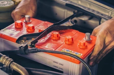 Cách kiểm tra và bảo dưỡng ắc quy ô tô tại nhà đơn giản